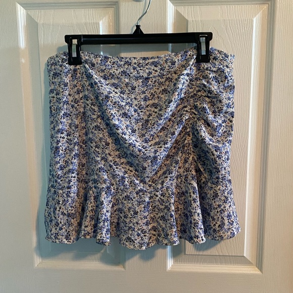 A&F Floral Skort! Size L - Picture 2 of 6